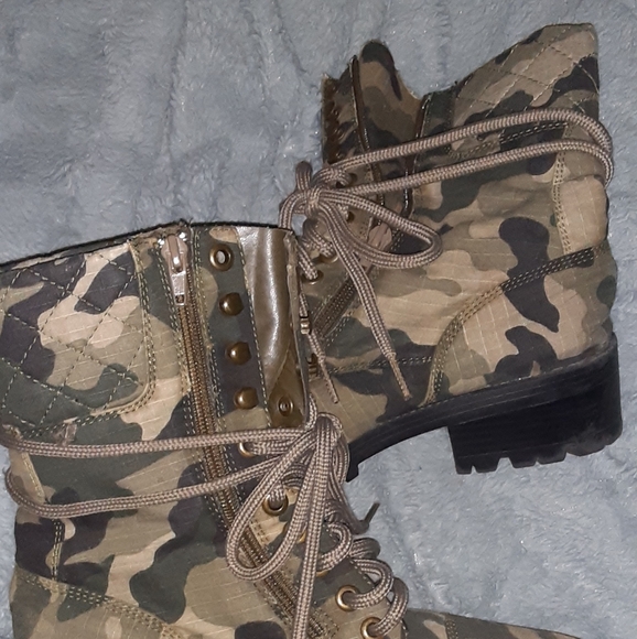 Boots - Picture 2 of 12
